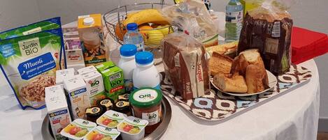 Free daily buffet breakfast