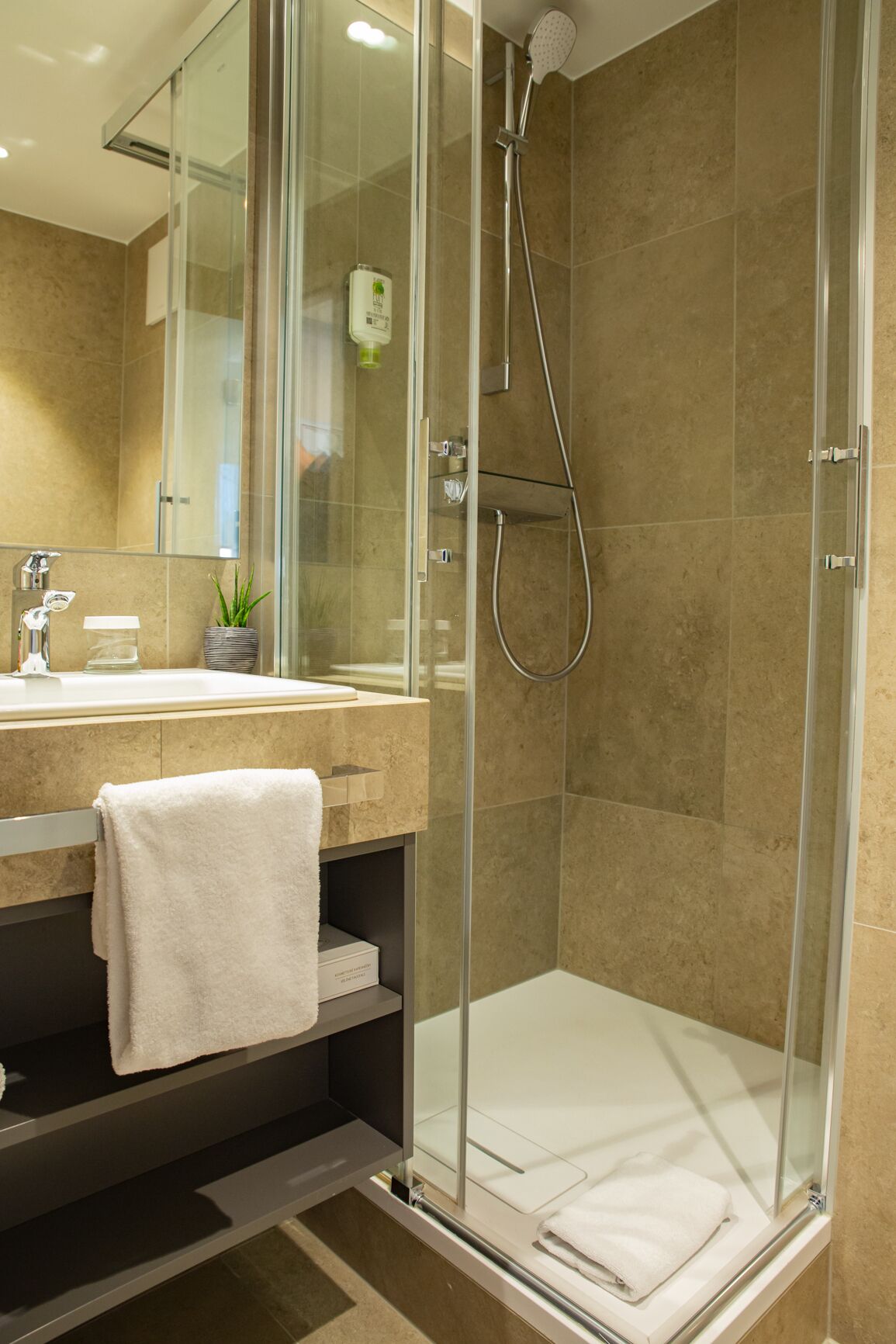 comfort room (french bed 1.40m) | bathroom | free toiletries, hair dryer, towels