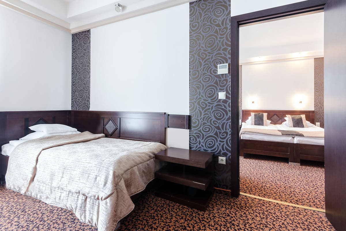Comfort Apartment, 2 Bedrooms | Minibar, in-room safe, blackout drapes, bed sheets