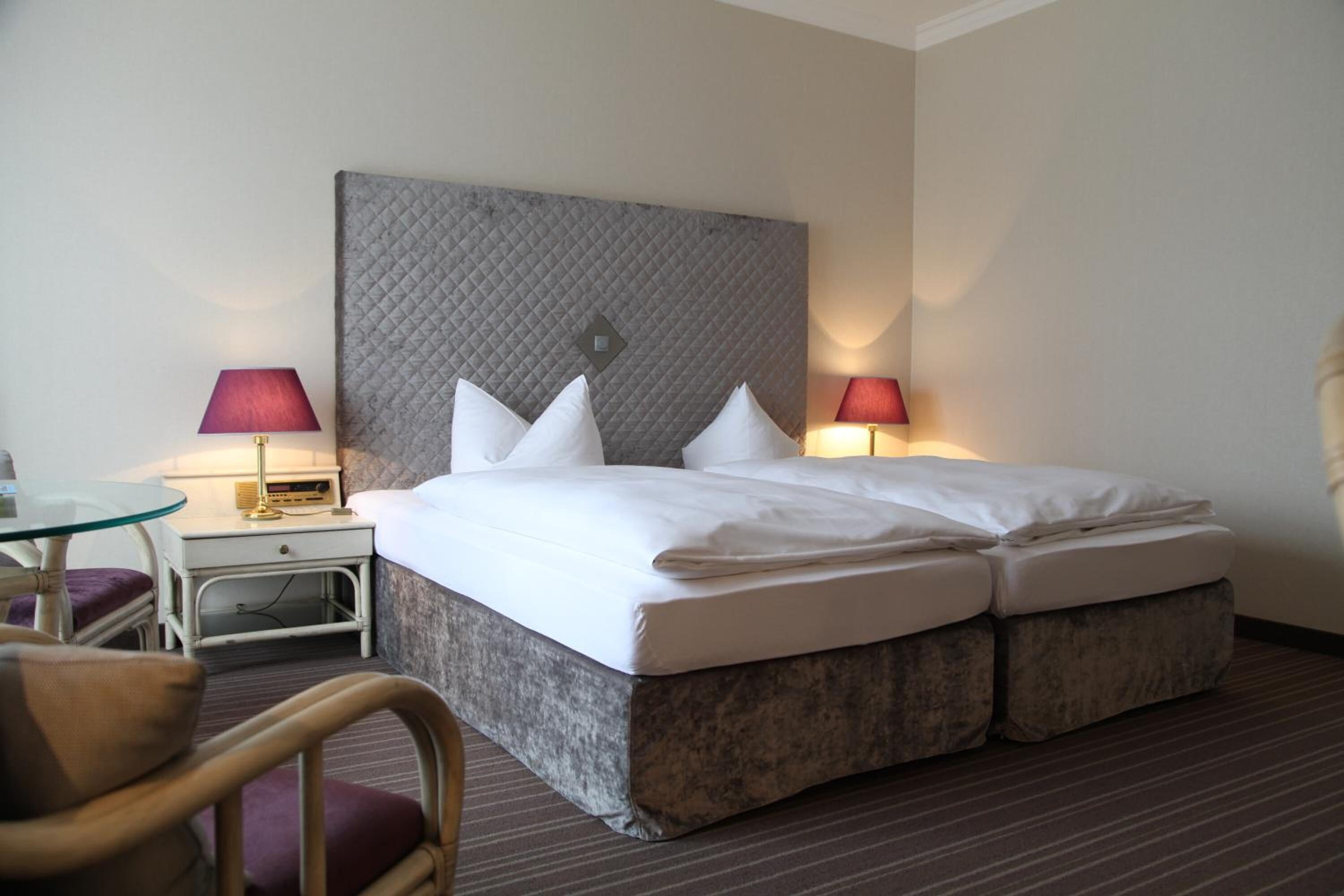 저자극성 침구, 미니바, 객실 내 금고, 책상