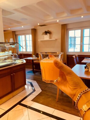 Frukostbuffé varje dag mot avgift