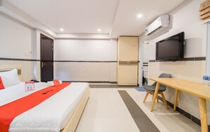 Deluxe Room - RedDoorz Plus near Lotte Mart D7 (Ho Chi Minh City)