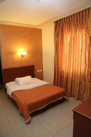 Single Room | Desk, blackout drapes, free cribs/infant beds, free WiFi - Rumman Hotel (Madaba)