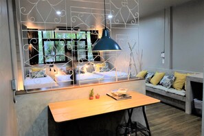  Private Room for 6 Persons (4th floor - no lift) | Free WiFi - Yaksa Private (Bangkok)