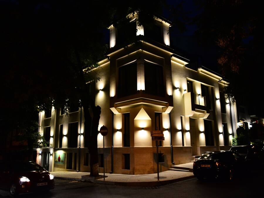 Fachada de la propiedad por la tarde o noche