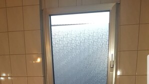 Standard Double Room | Bathroom - Hotel Restaurant Zum Stern (Walldorf)