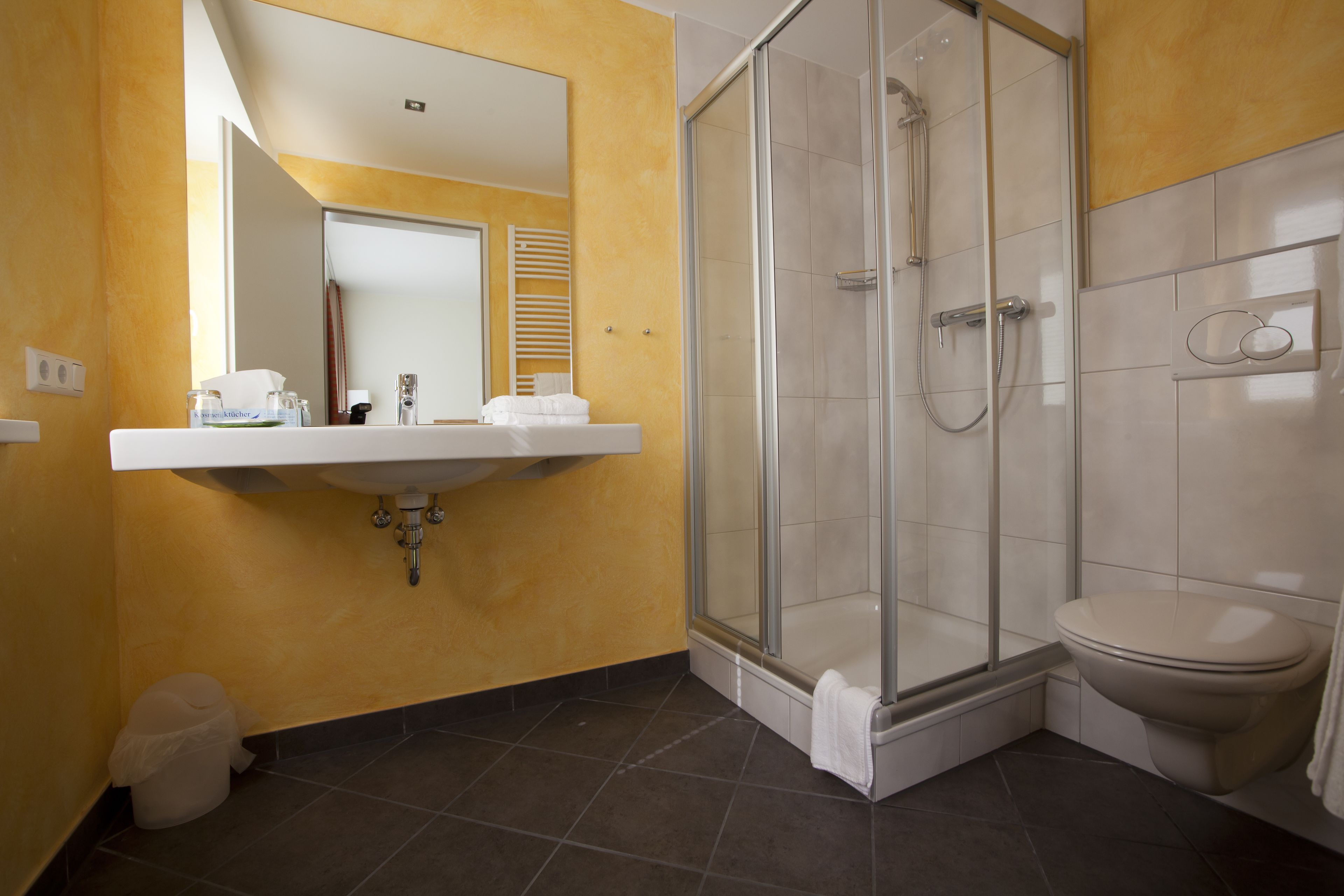 free toiletries, towels