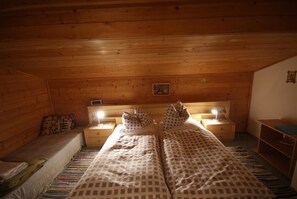 Apartment, 1 Bedroom | Free cribs/infant beds, free WiFi, bed sheets