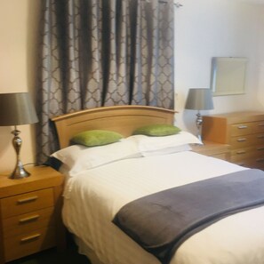 Standard Double Room | Individually decorated, iron/ironing board, bed sheets - Ferrybridge Hotel (Dunfermline)