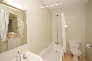 Bathroom - Ferrybridge Hotel (Dunfermline)
