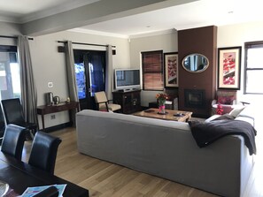 Family House, Multiple Beds, Non Smoking | In-room dining - Emerald Views (Cape Town)