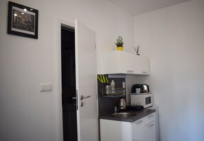Studio Suite, 1 Queen Bed, Kitchenette, Courtyard View | Private kitchen - Apartment in the center with a balcony (Bratislava)