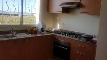 Studio, 1 Double Bed, Non Smoking | Private kitchen | Full-sized fridge, oven, stovetop, cookware/dishes/utensils