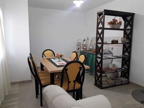 สแตนดาร์ดอพาร์ทเมนท์, 1 ห้องนอน, ห้องน้ำส่วนตัว | บริเวณนั่งเล่น