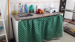 Căn hộ Tiêu chuẩn, 1 phòng ngủ, phòng tắm riêng | Bếp nhỏ riêng | Tủ lạnh, bếp nấu, nồi cơm, dụng cụ nấu nướng/bát dĩa/dao nĩa 