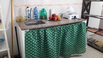 Departamento estándar, 1 habitación, baño privado | Cocineta privada | Refrigerador con congelador, parrilla de estufa y arrocera