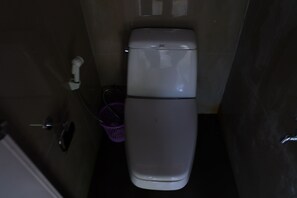 Standard Homestay | Bilik Mandi | Pancuran mandi, tuala disediakan 