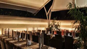 Free daily full breakfast