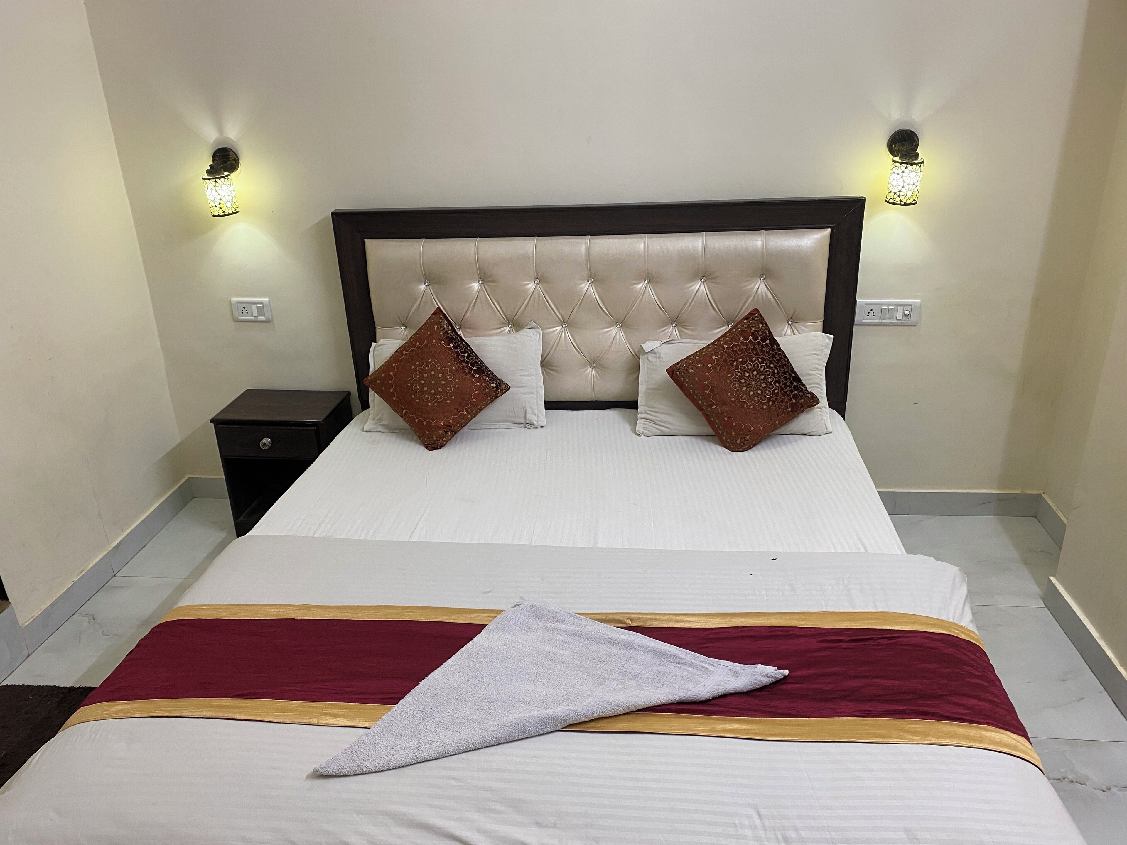 deluxe executive bedroom | blackout curtains, free wifi, bed sheets