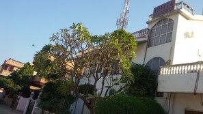 الإطلالة من المنشأة