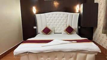 Super Deluxe King Bedroom | Blackout drapes, free WiFi, bed sheets