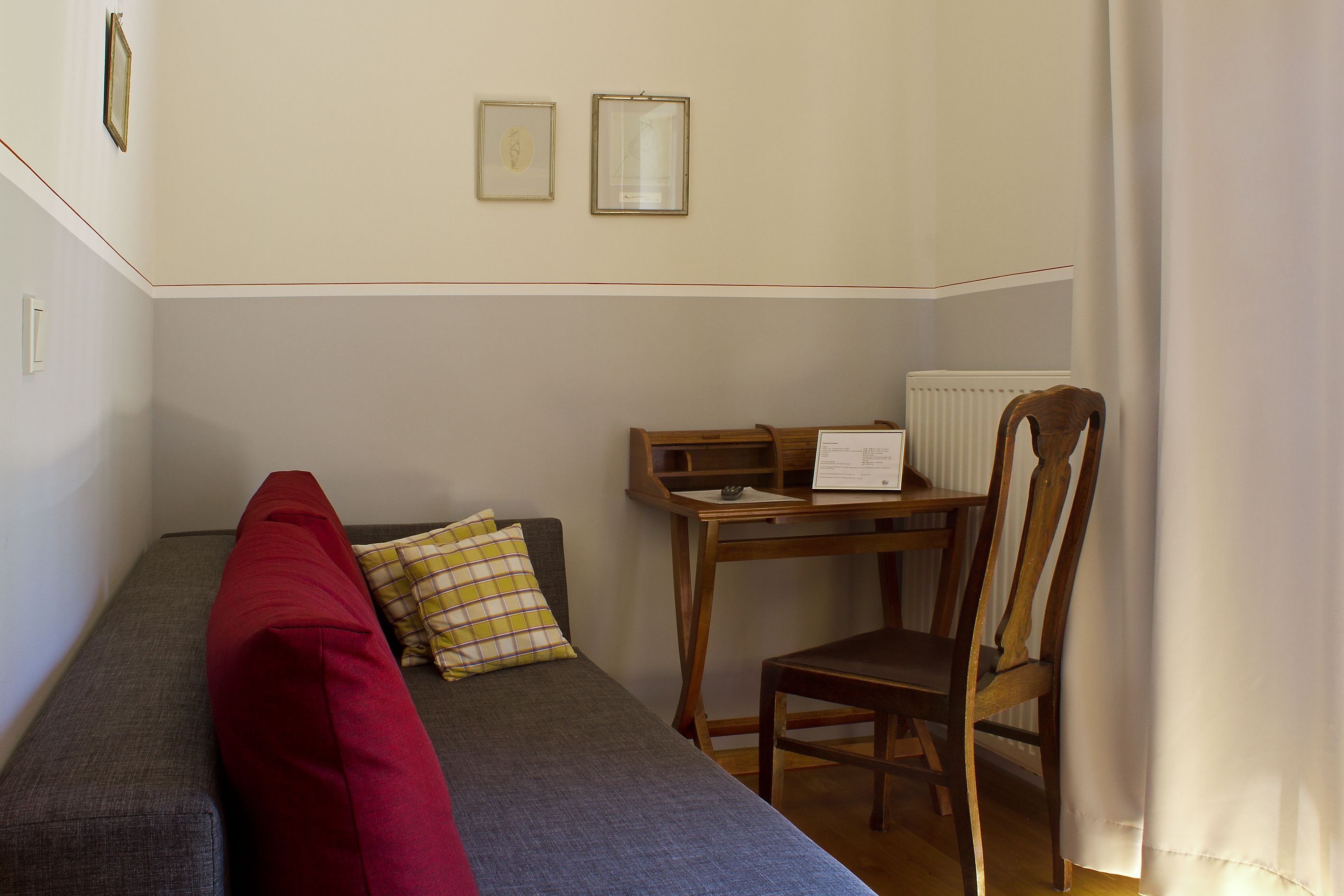 studio | living area | flat-screen tv