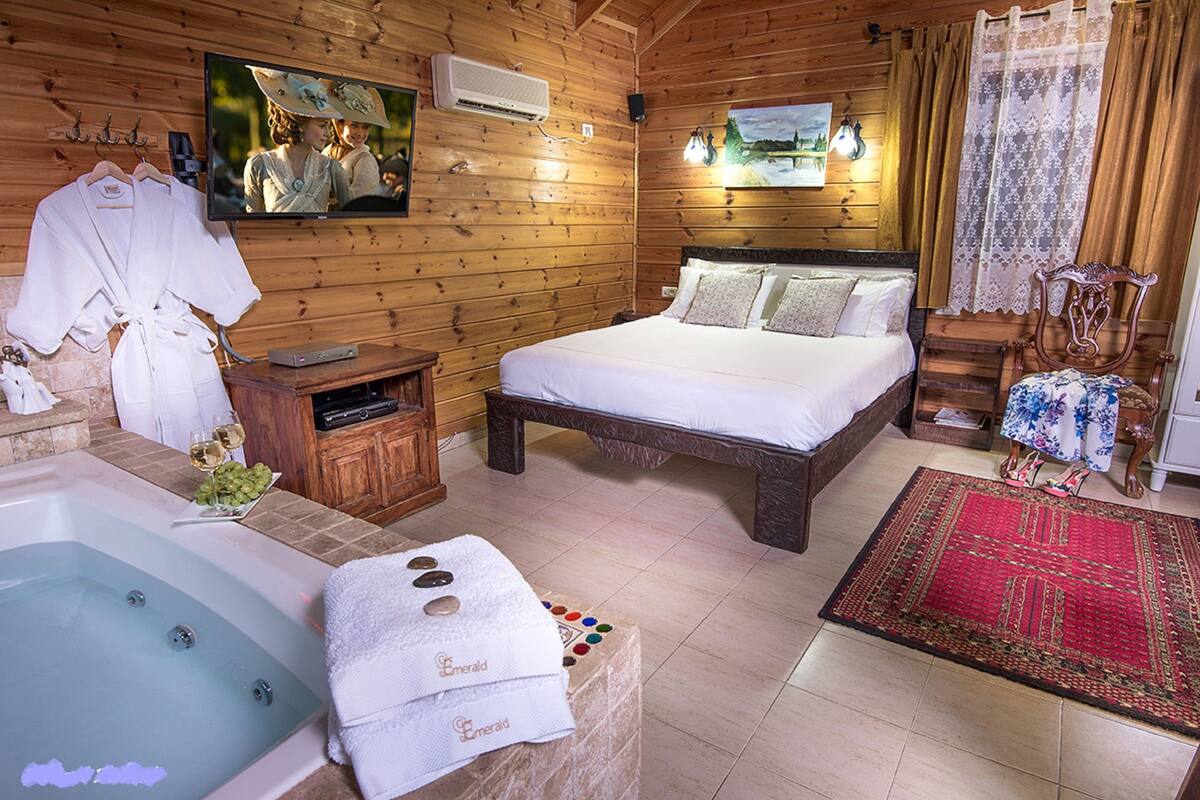 1 bedroom, premium bedding, pillow-top beds, desk