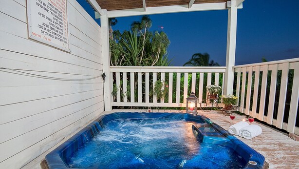 Outdoor spa tub - AGAMA (Merom HaGalil)