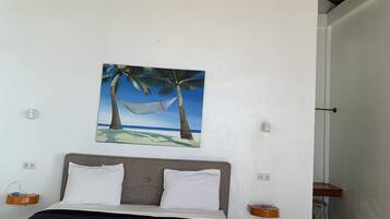 Bungalow Mewah, 1 Tempat Tidur King, balkon, pemandangan pantai | Didekorasi berbeda-beda dan dilengkapi dengan perabotan berbeda-beda