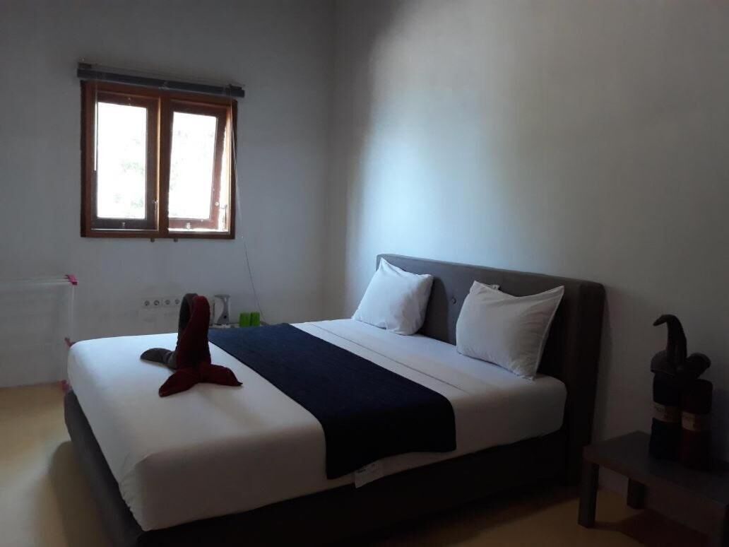 Individually decorated, individually furnished, free WiFi, bed sheets