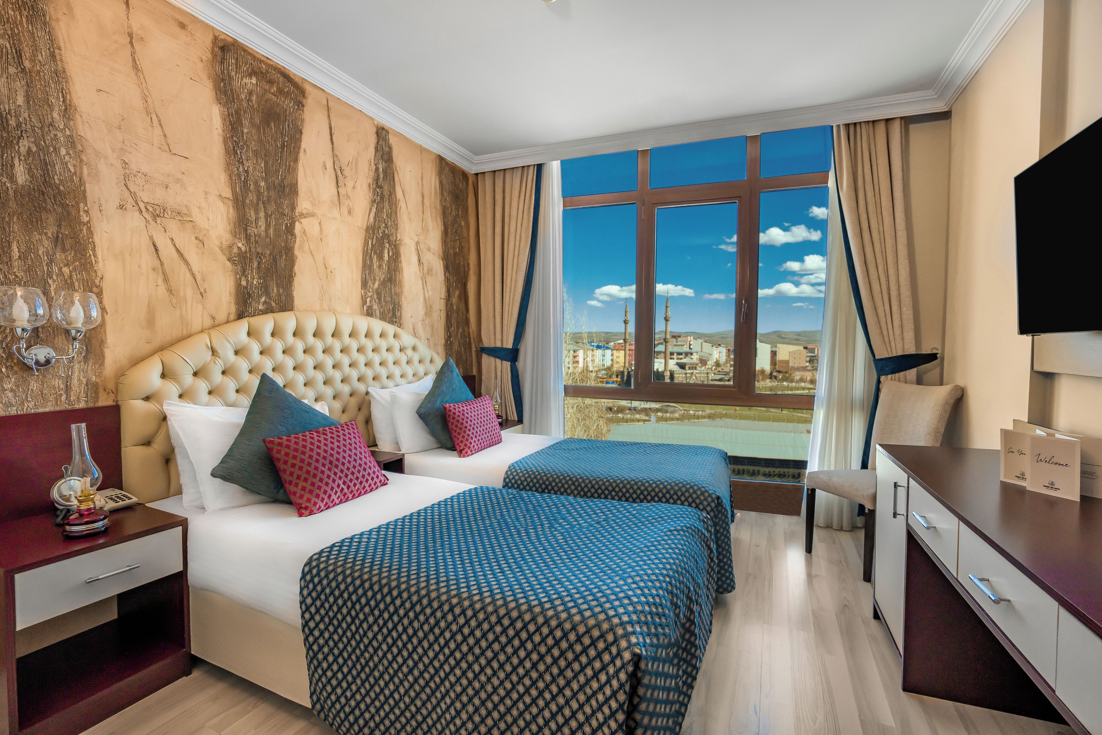 Standard Twin Room, 2 Twin Beds | Minibar, in-room safe, desk, laptop workspace