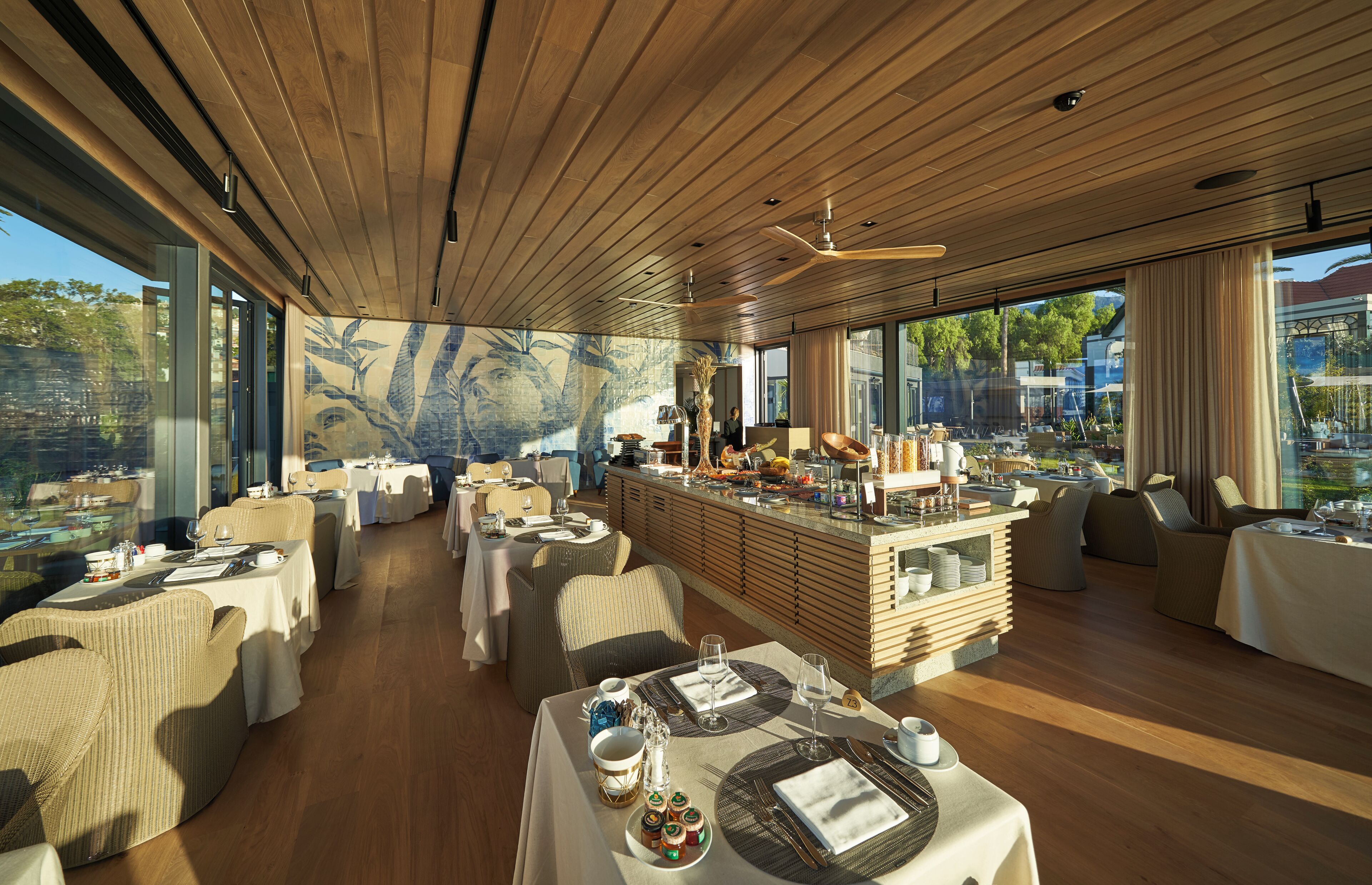 daily buffet breakfast (eur 25 per person)