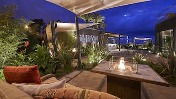 2 bares/lounges
