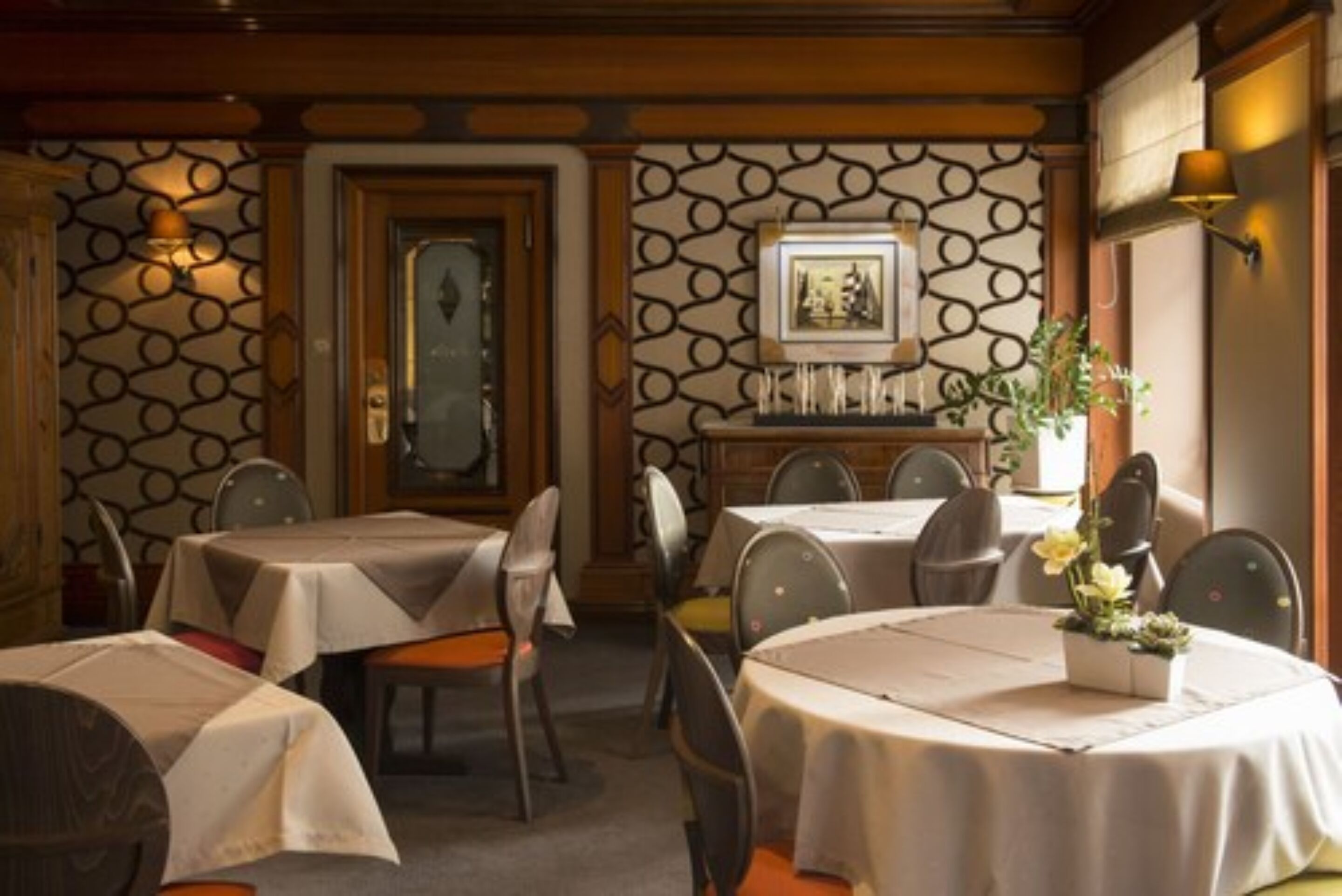 每日供应自助式早餐（每人 EUR 16）