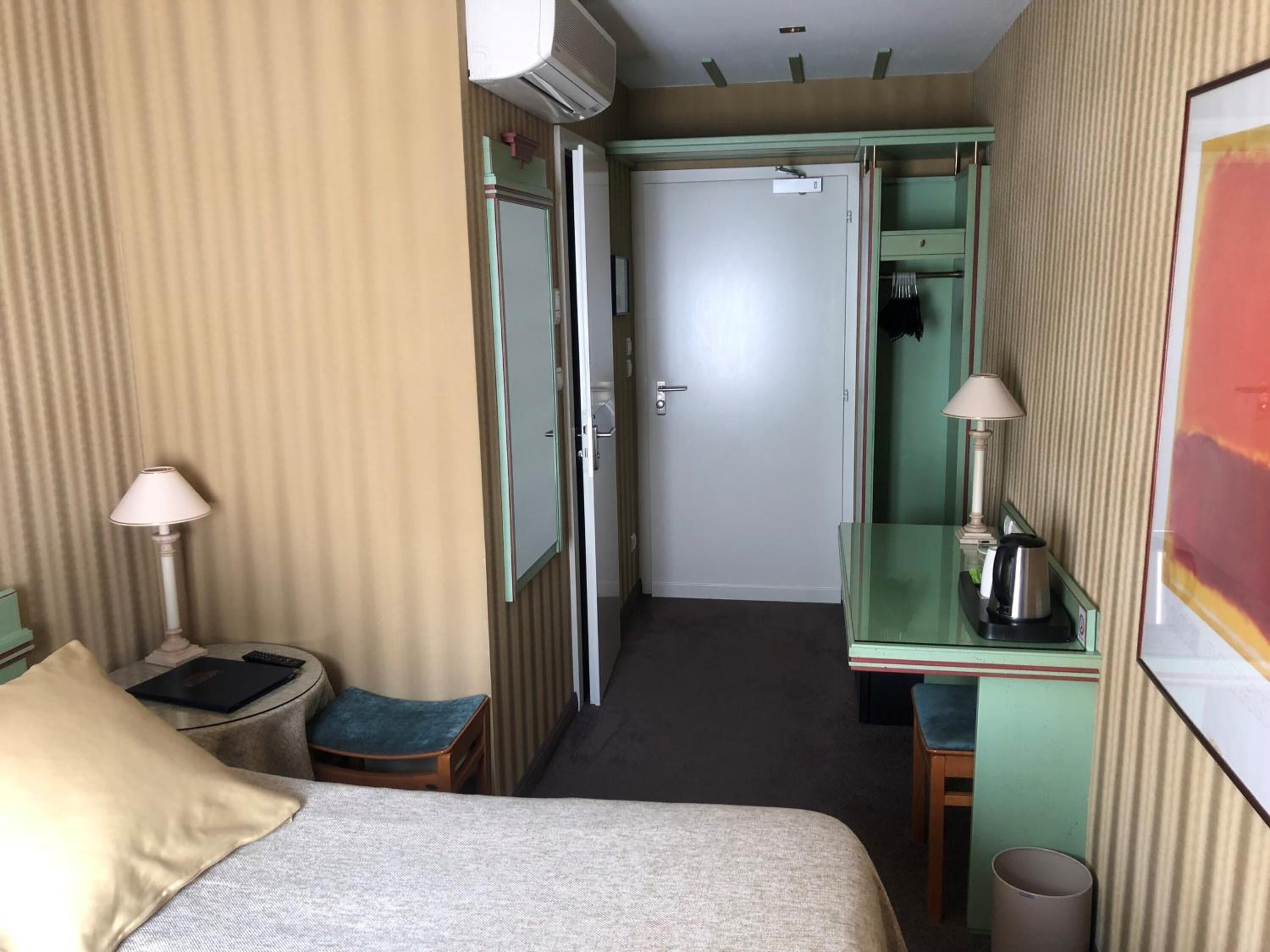 minibar, in-room safe, desk, blackout curtains