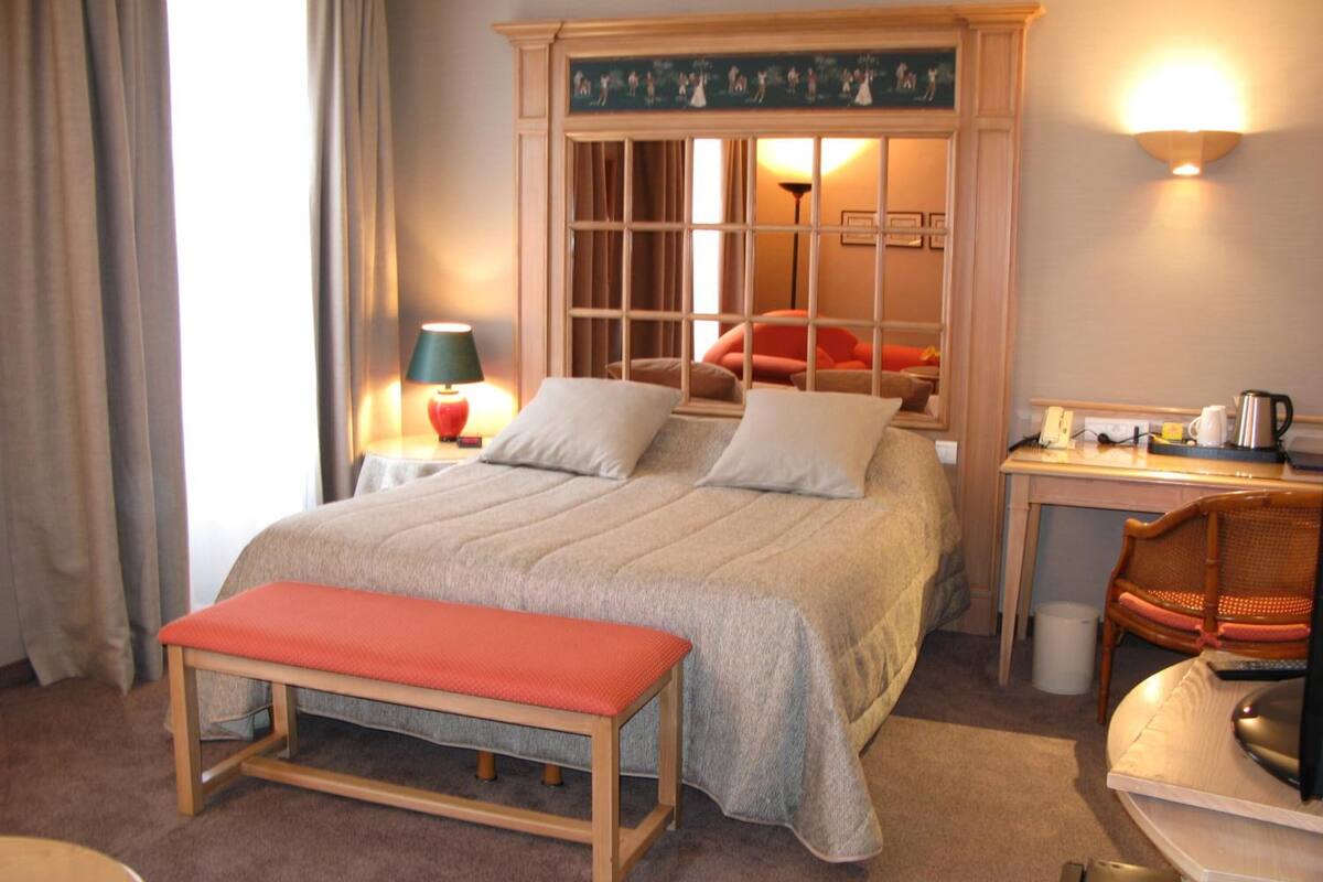 minibar, in-room safe, desk, blackout curtains