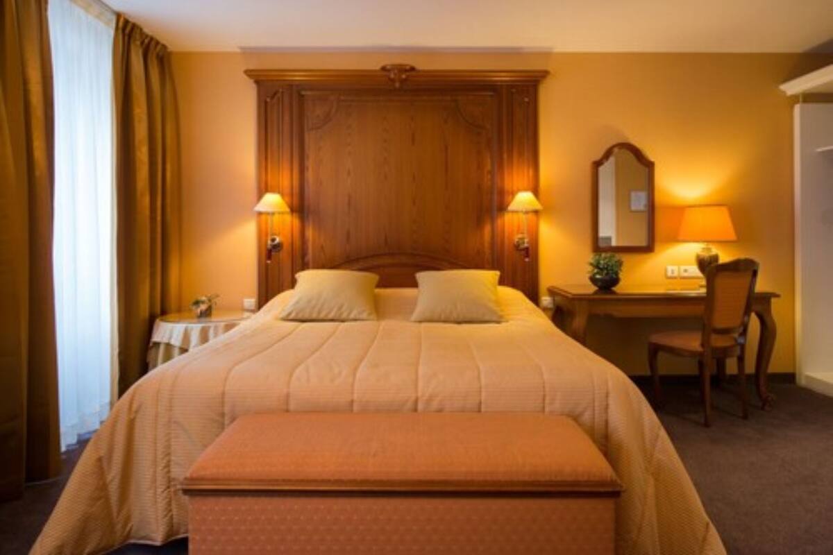 superior double or twin room, non smoking | minibar, in-room safe, desk, blackout curtains