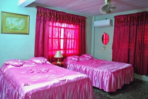 Fer et planche à repasser, draps fournis