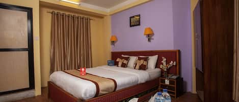 Standard Room, 1 Double Bed, Non Smoking | Free WiFi