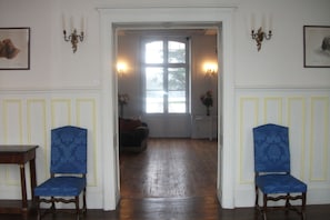 Interior entrance - Château de Yaucourt Bussus (Yaucourt-Bussus)