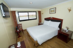 Standard Room, 7 Nights Cruise, from Luxor on Saturday | Minibar, skrivebord, blendingsgardiner og lydisolert