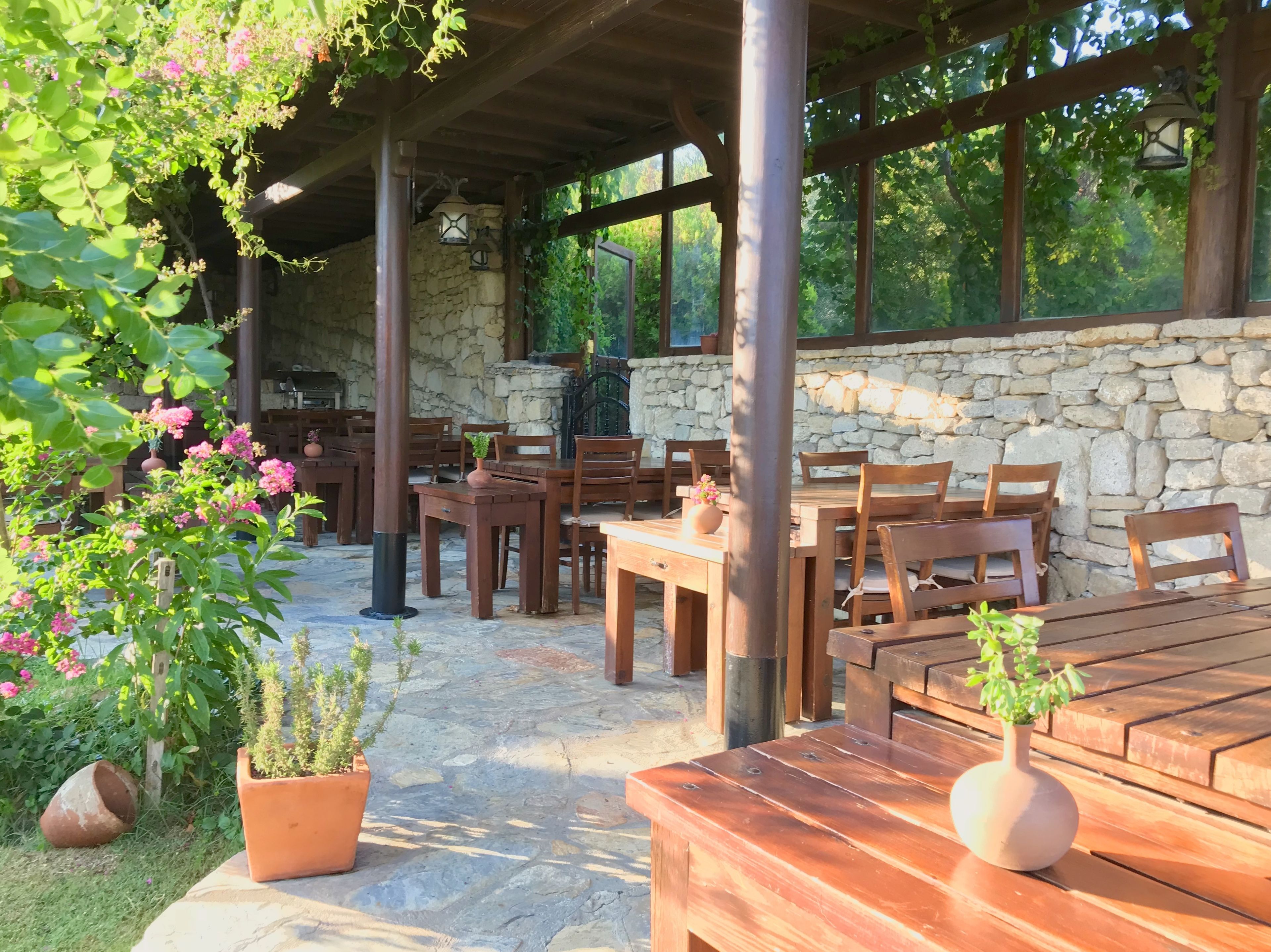 Breakfast, lunch, dinner served; local and international cuisine 