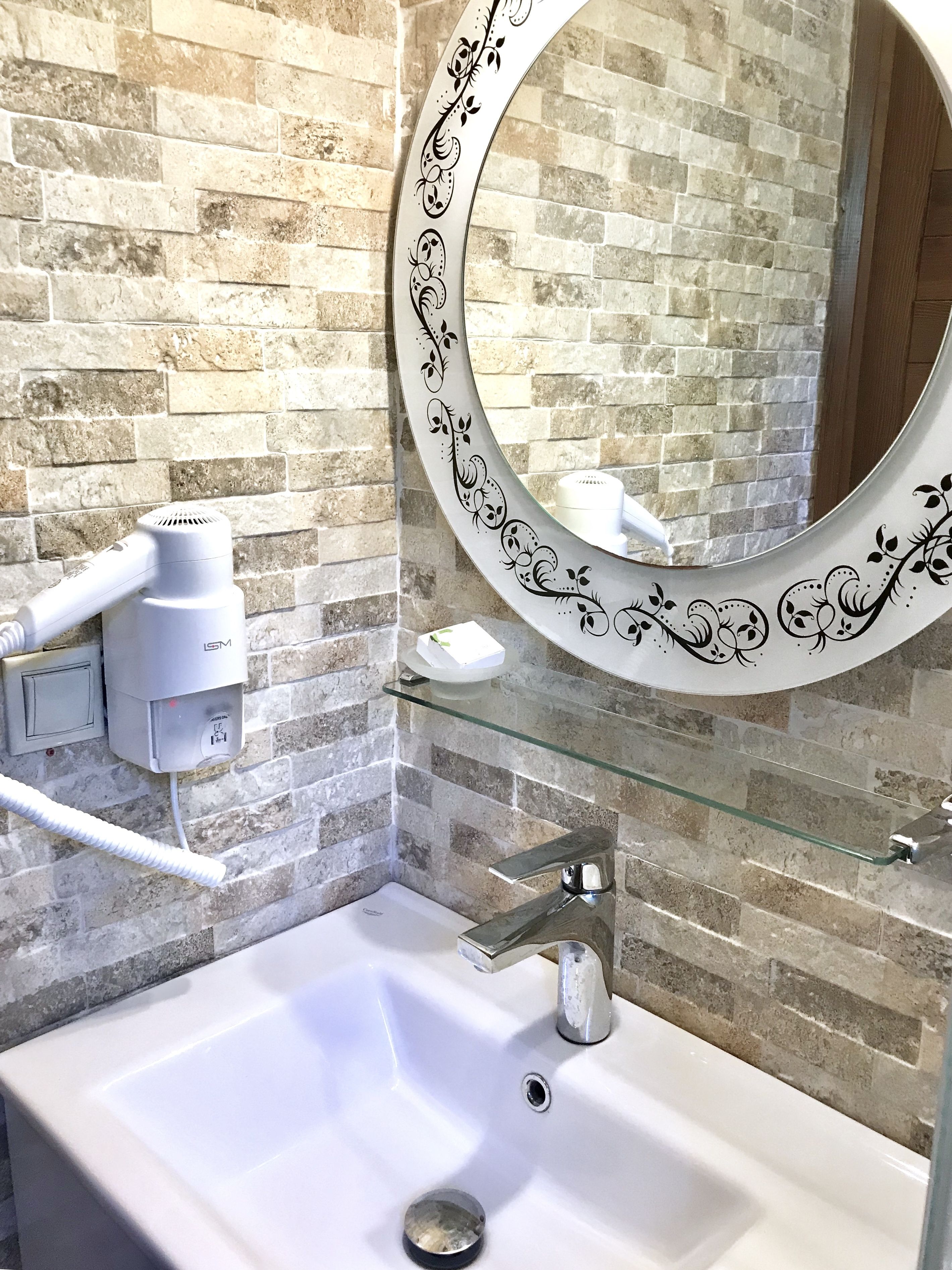 standard triple room | bathroom sink