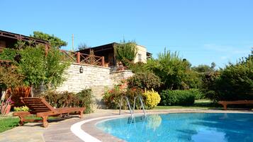 Outdoor pool, pool loungers