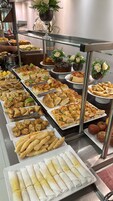 Café da manhã com buffet grátis todos os dias
