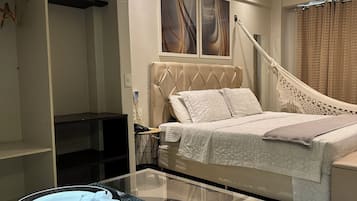 Executive Suite, 1 King Bed, Non Smoking | 1 bedroom, desk, laptop workspace, iron/ironing board