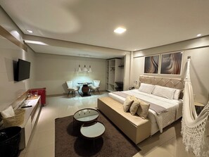 エグゼクティブ スイート キングベッド 1 台 禁煙 | デスク、ノートパソコン用作業スペース、アイロン / アイロン台、WiFi (無料)