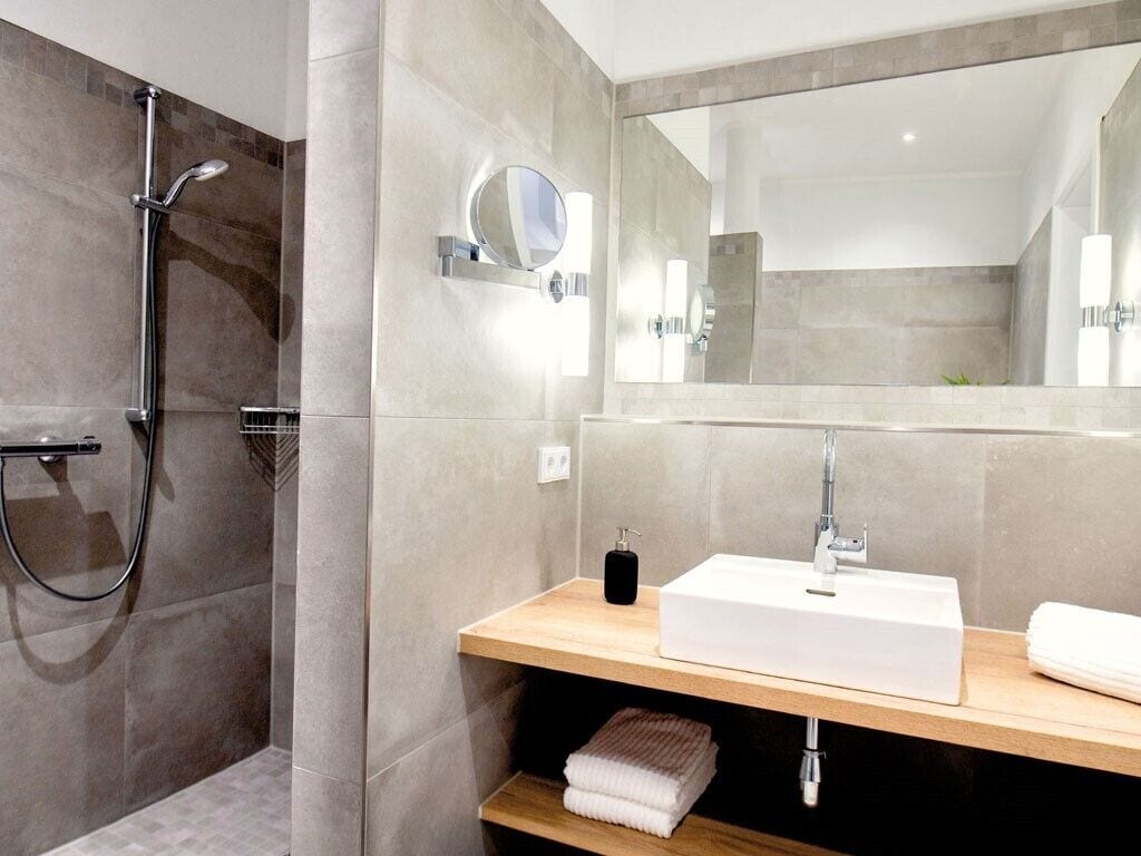 serviced-apartment at hotel busch | bathroom | hair dryer, towels