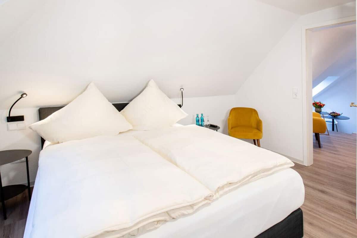 junior suite at hotel busch | hypo-allergenic bedding, desk, free wifi, bed sheets