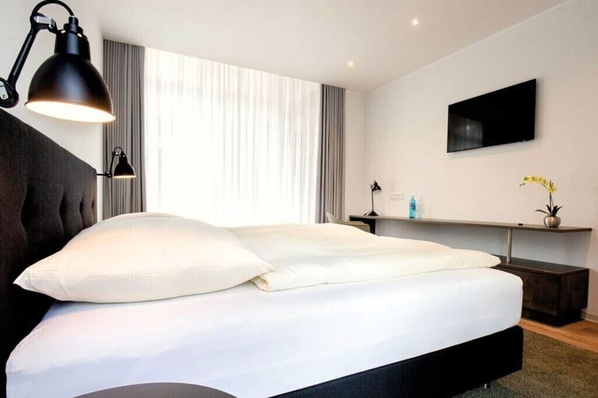 Serviced-Apartment at Hotel Busch | Hypo-allergenic bedding, desk, free WiFi, bed sheets